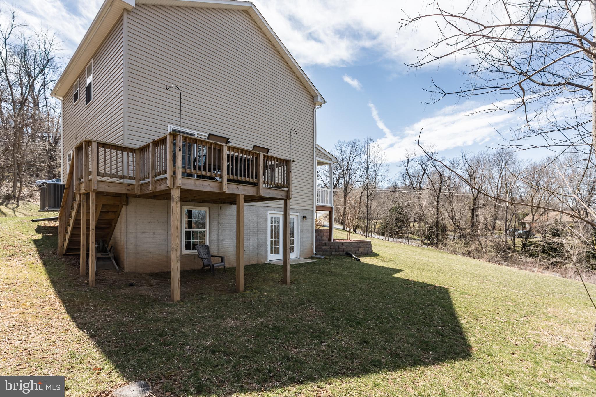 LAKE FRONT ROYAL - Residential