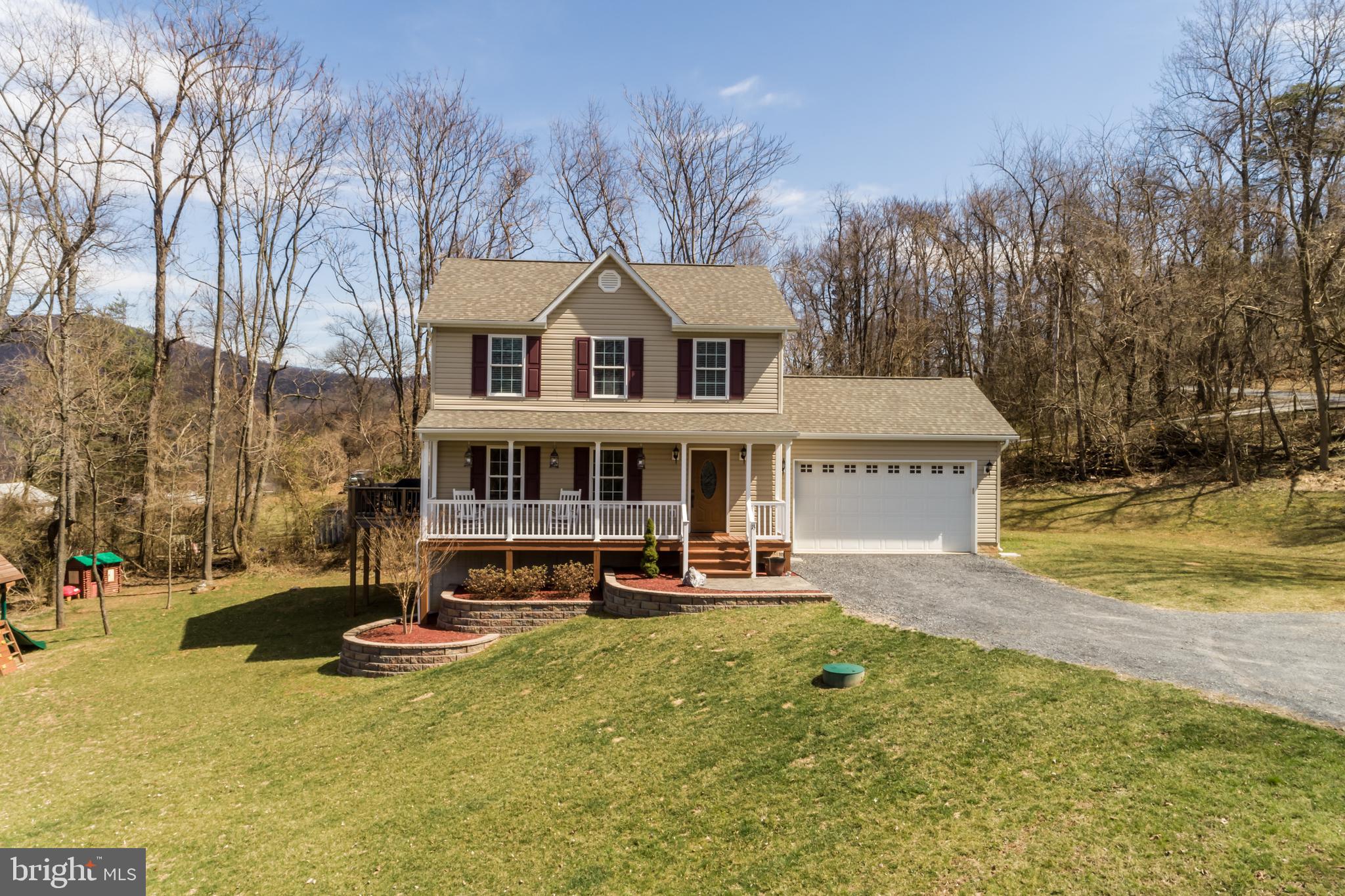 LAKE FRONT ROYAL - Residential