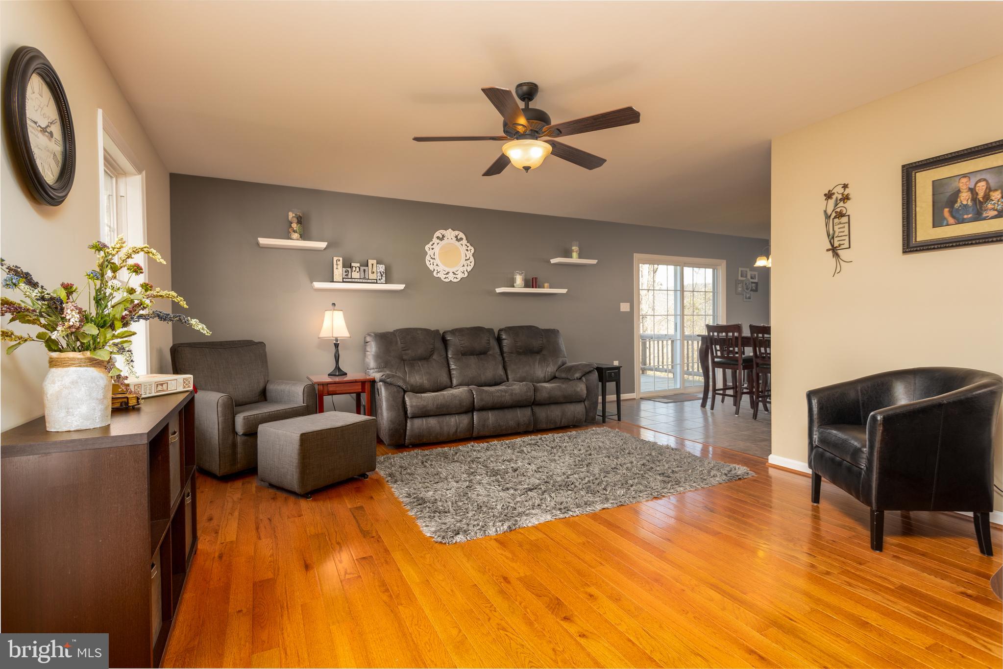 LAKE FRONT ROYAL - Residential