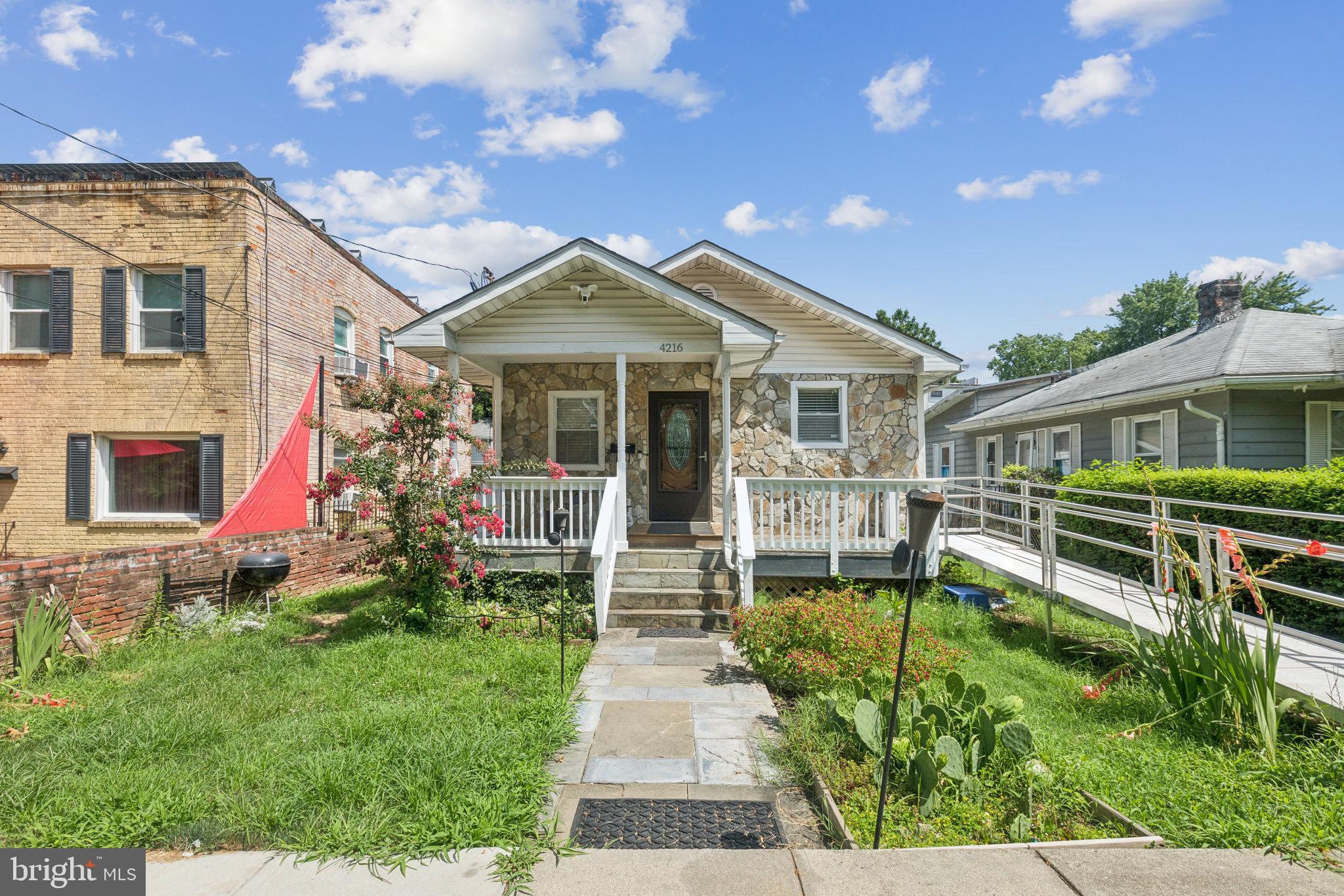 DEANWOOD - Residential Lease