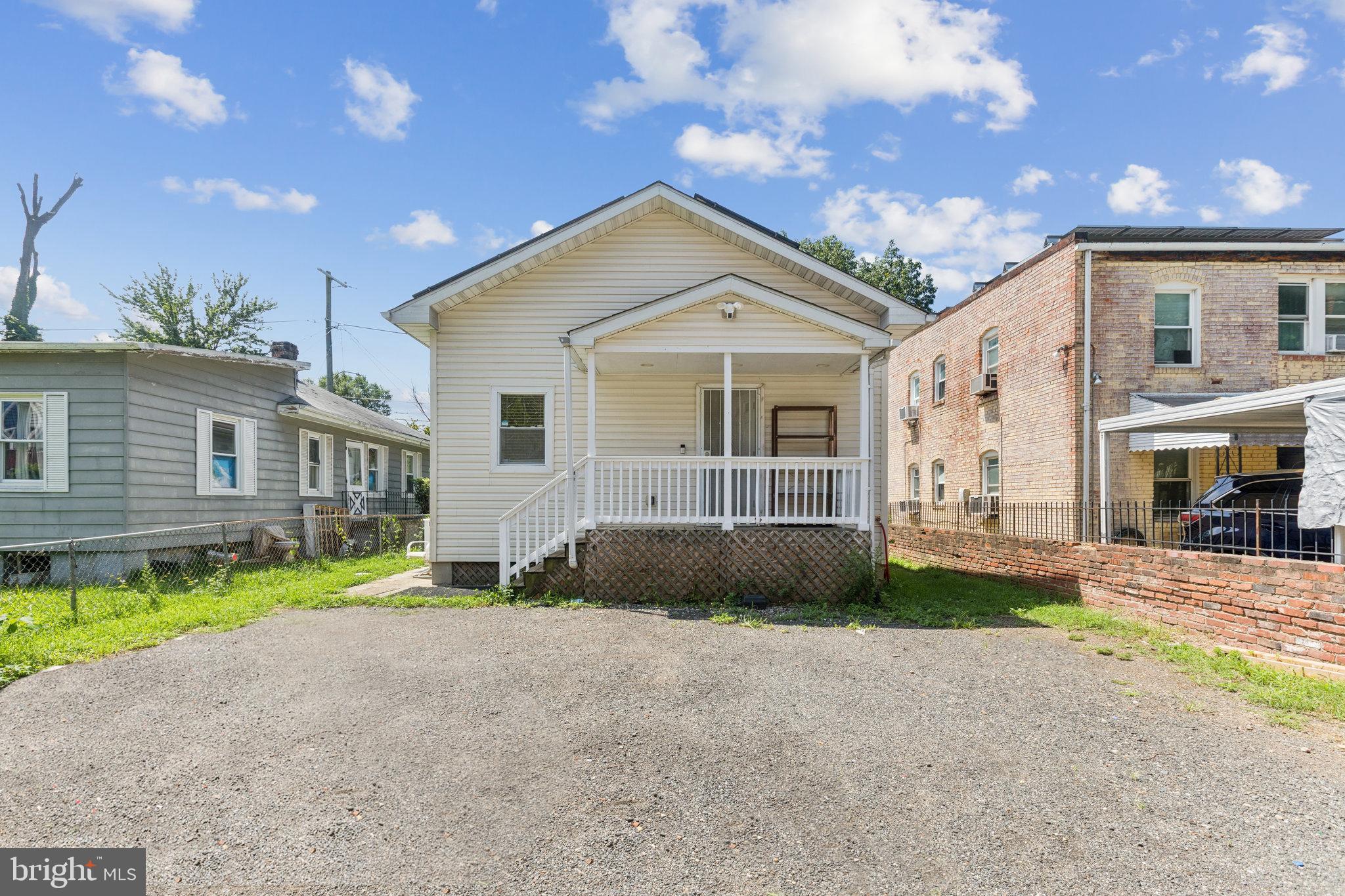 DEANWOOD - Residential Lease