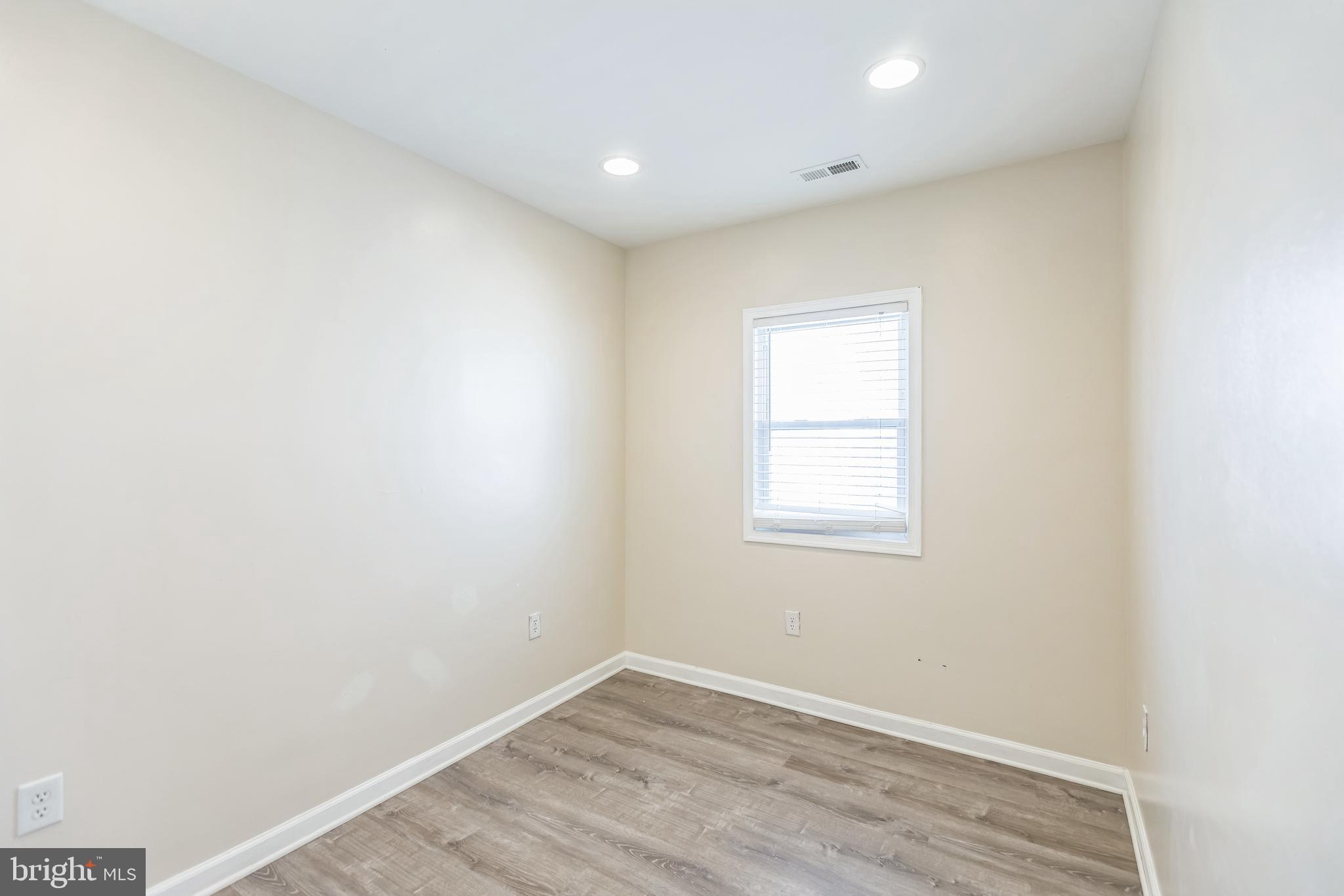 DEANWOOD - Residential Lease