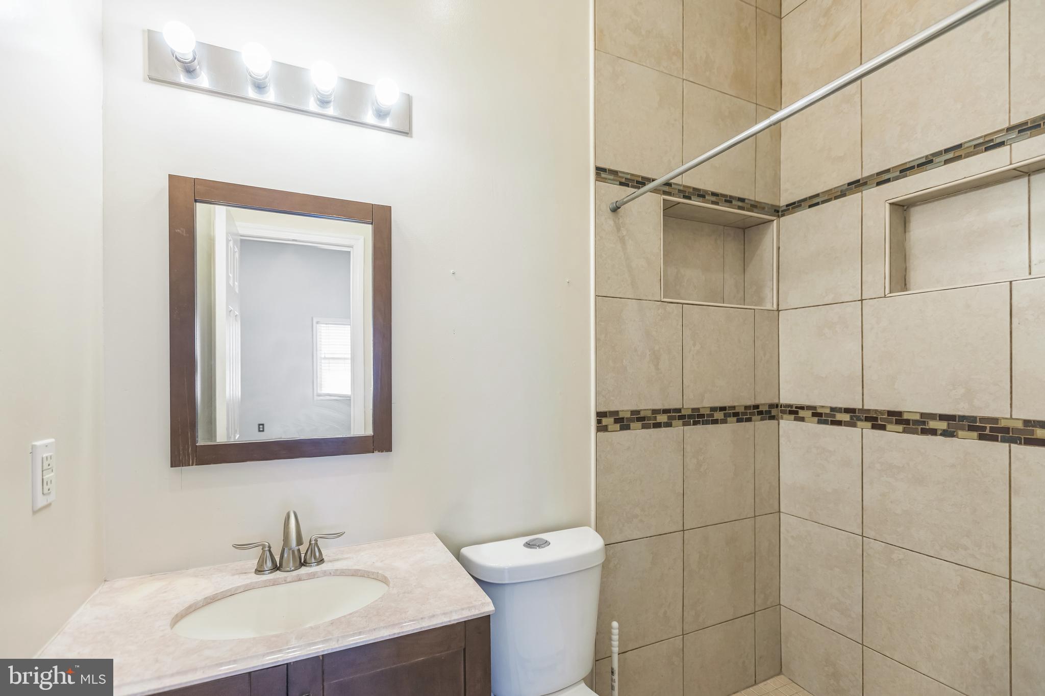 DEANWOOD - Residential Lease