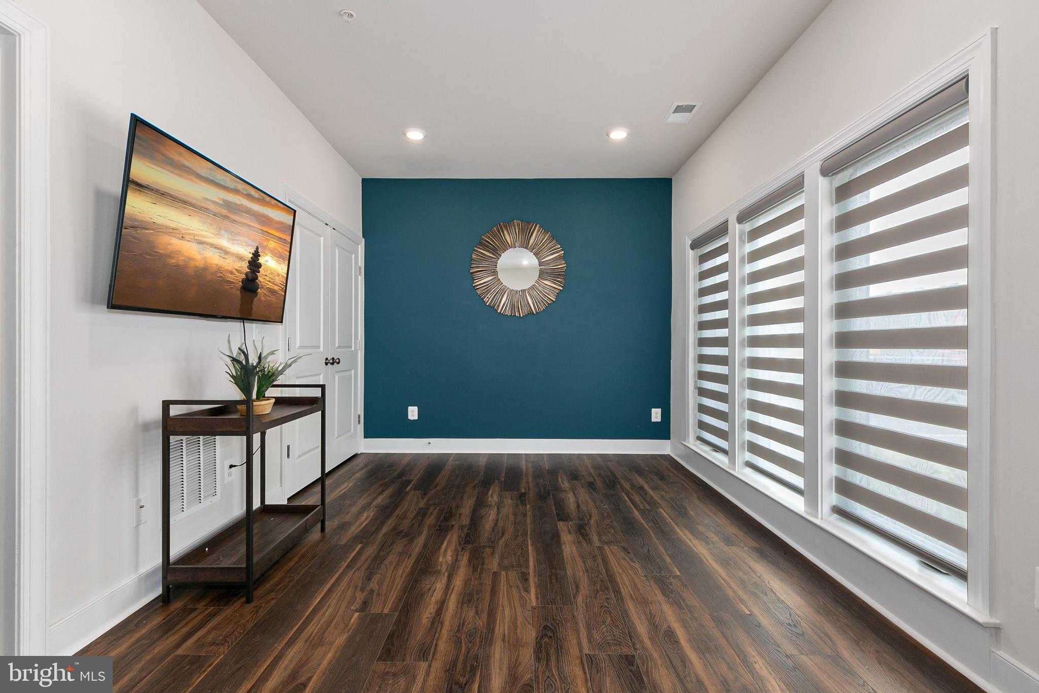 SHADY GROVE - Residential