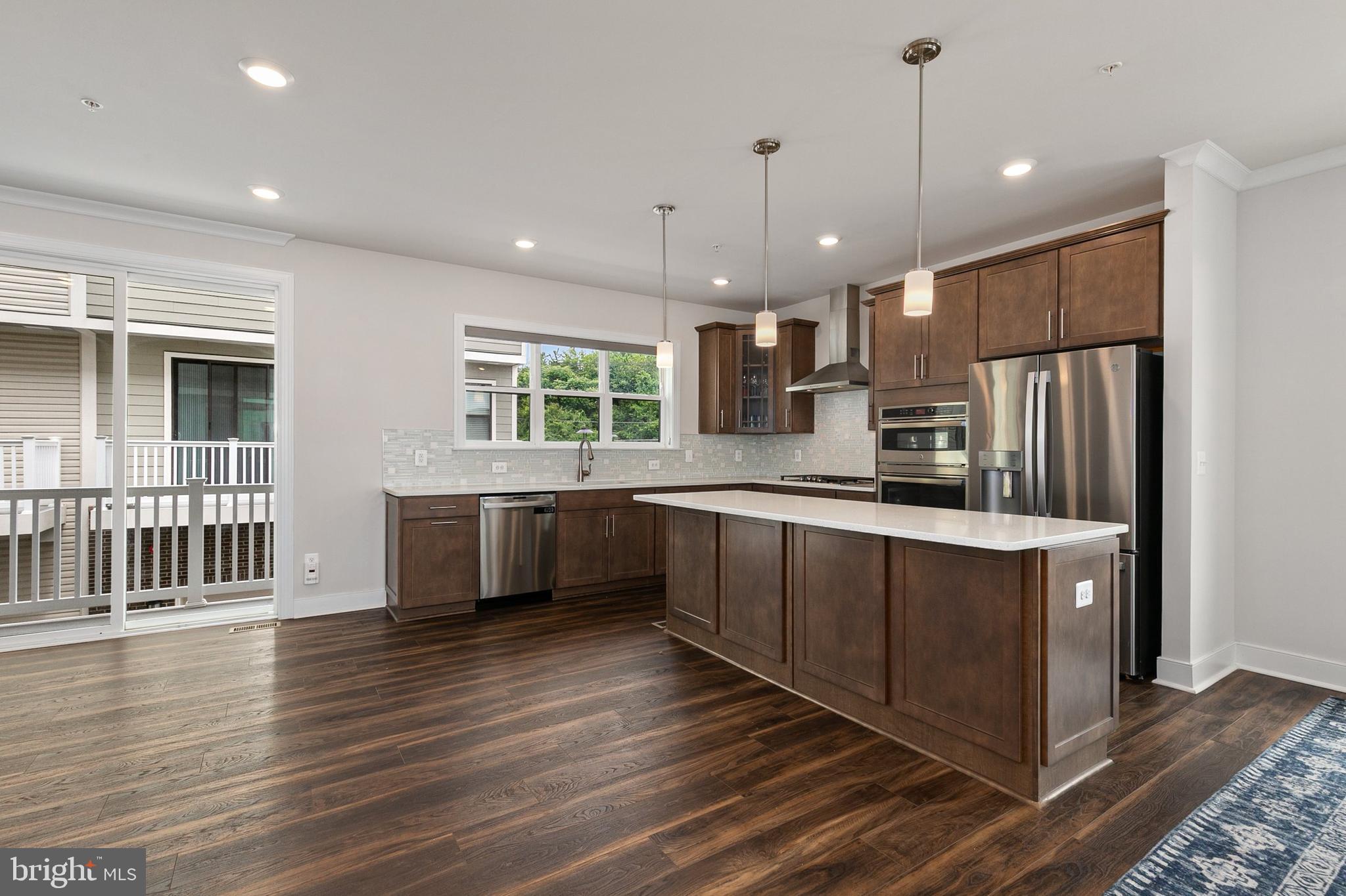 SHADY GROVE - Residential