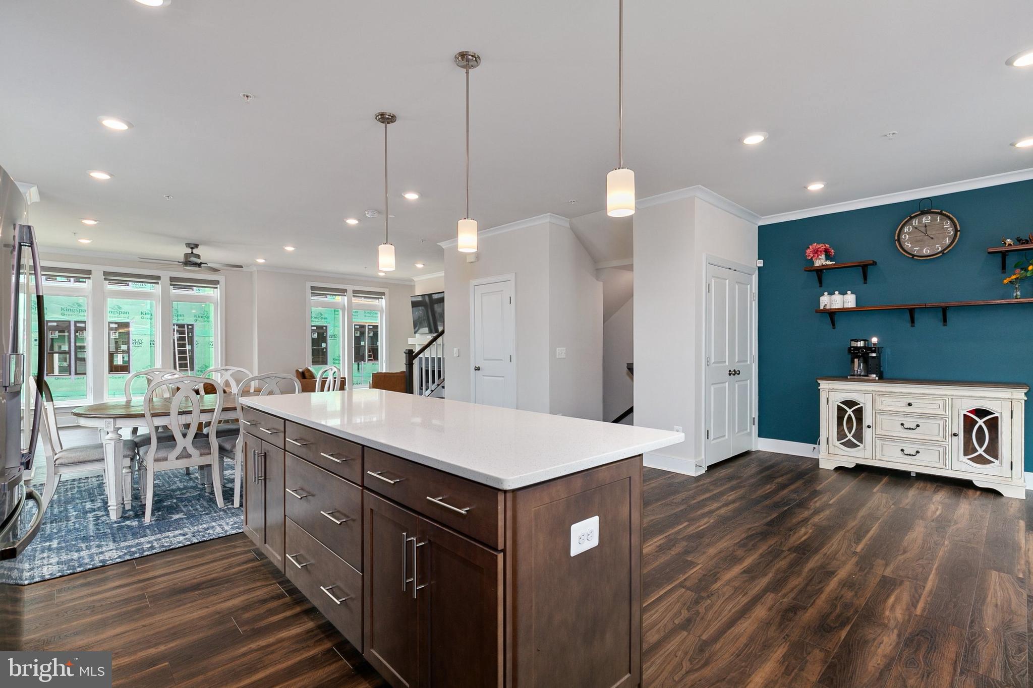 SHADY GROVE - Residential