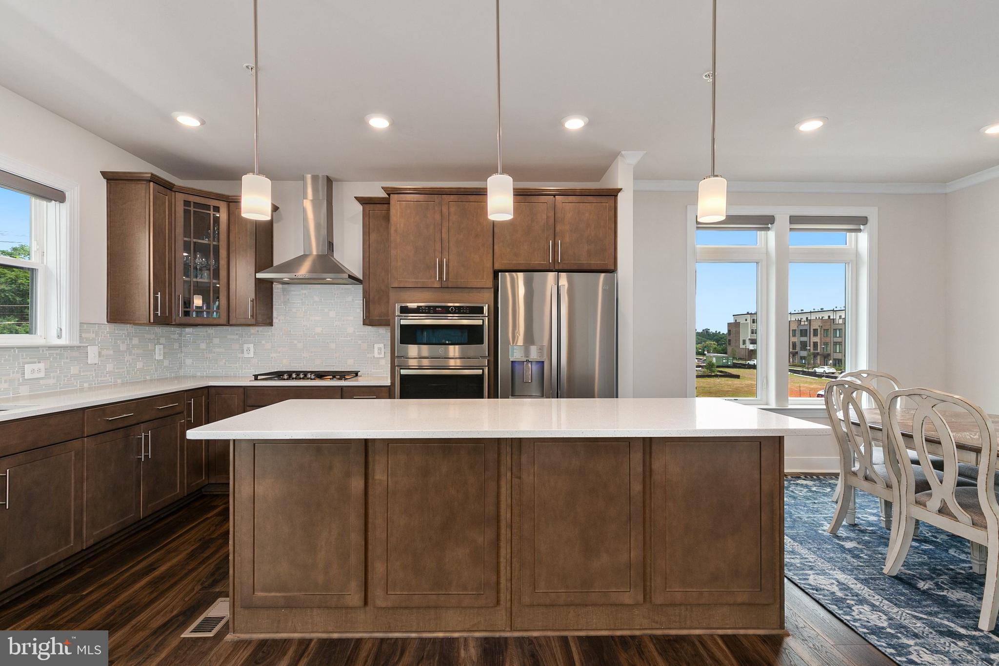 SHADY GROVE - Residential