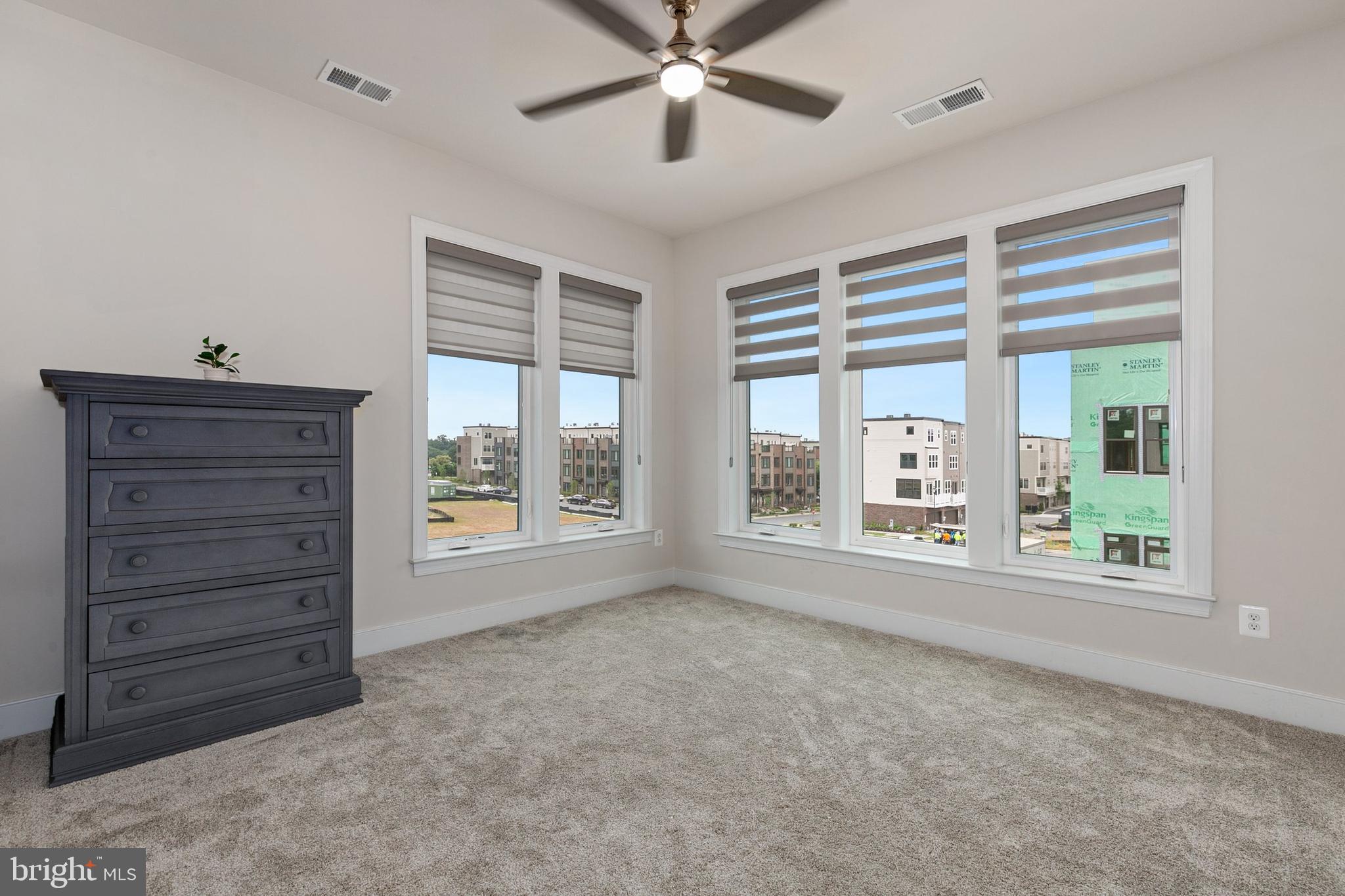 SHADY GROVE - Residential