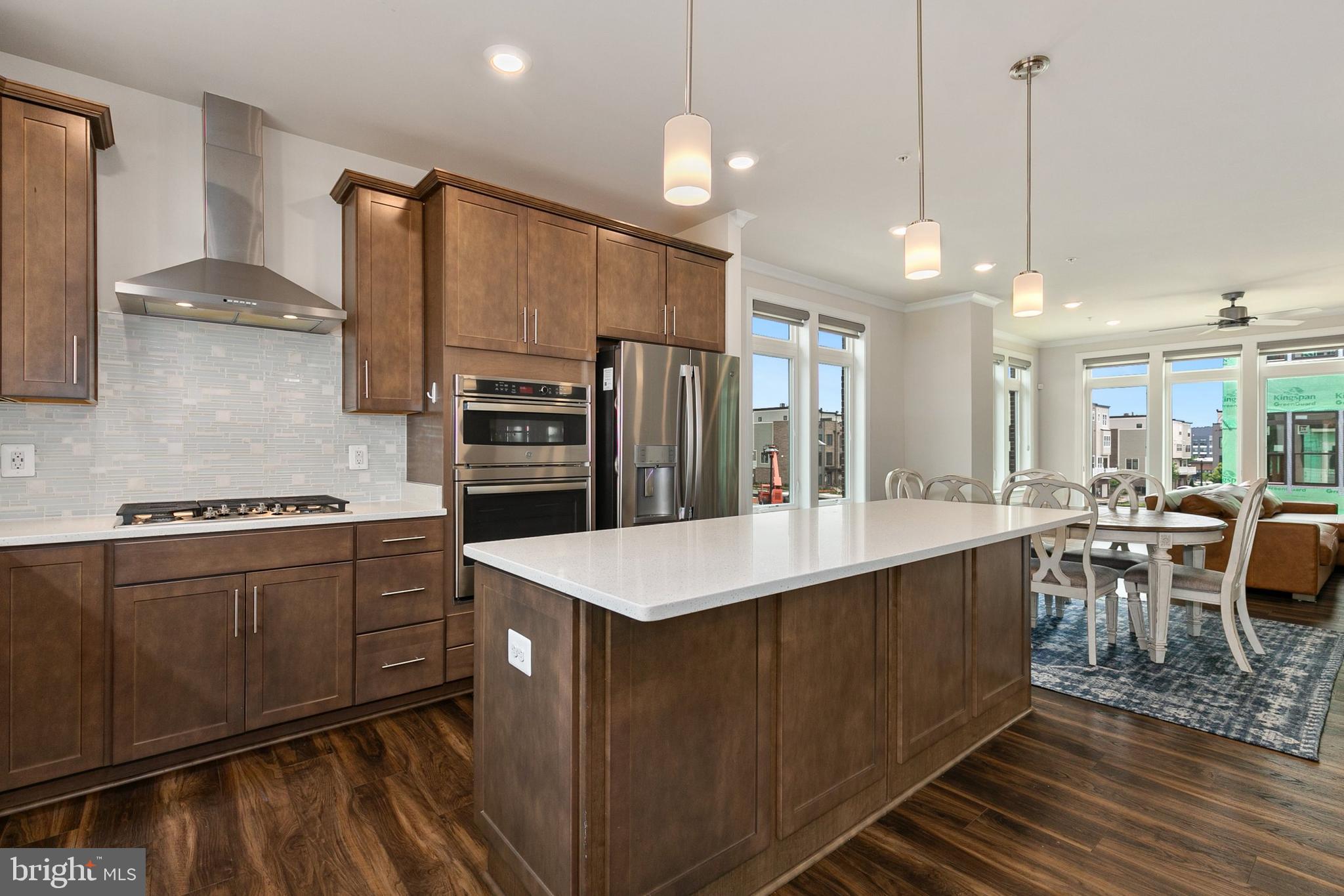 SHADY GROVE - Residential