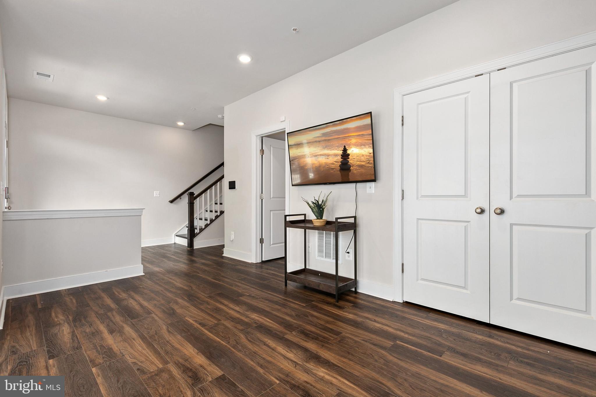 SHADY GROVE - Residential