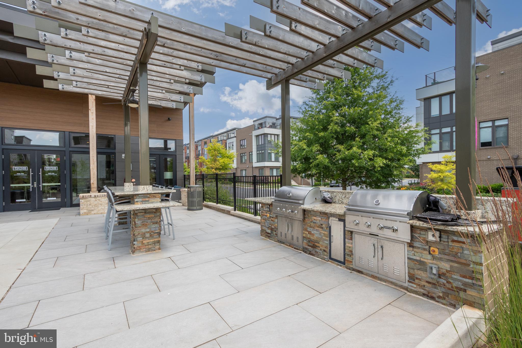 SHADY GROVE - Residential