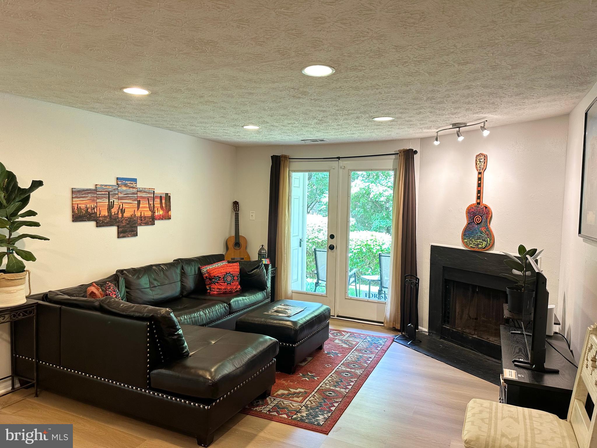 3933 GREENCASTLE ROAD 301