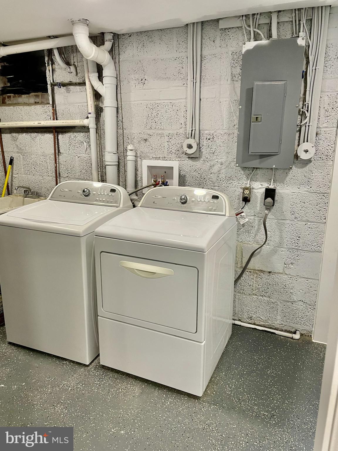 FAYETTE COURT - Residential Lease