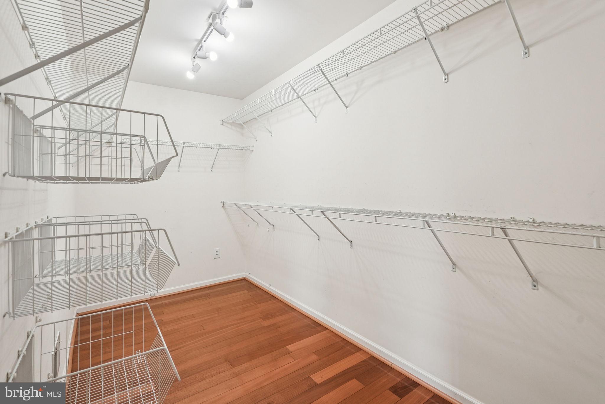 BUCKS CTY COUNTRYC - Residential