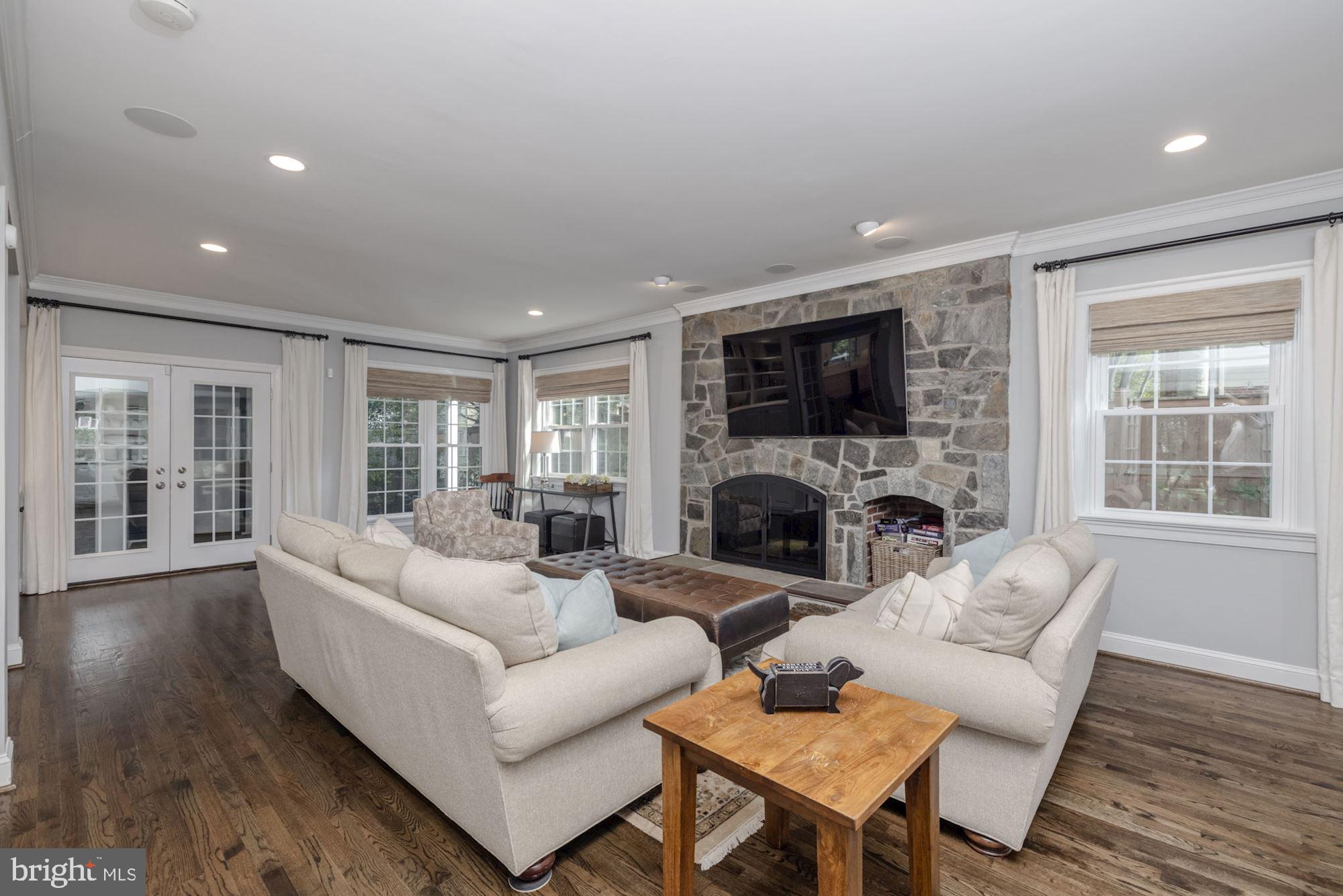 RIVER FALLS - Residential