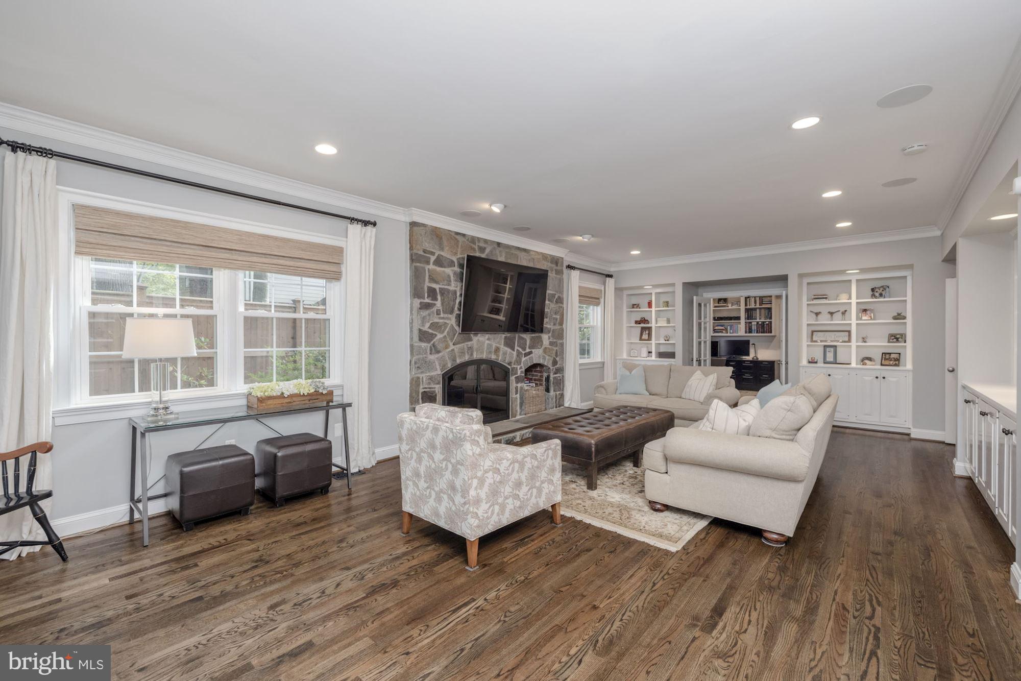 RIVER FALLS - Residential