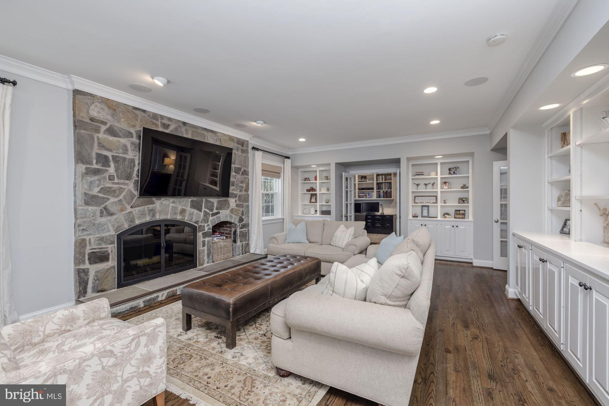 RIVER FALLS - Residential