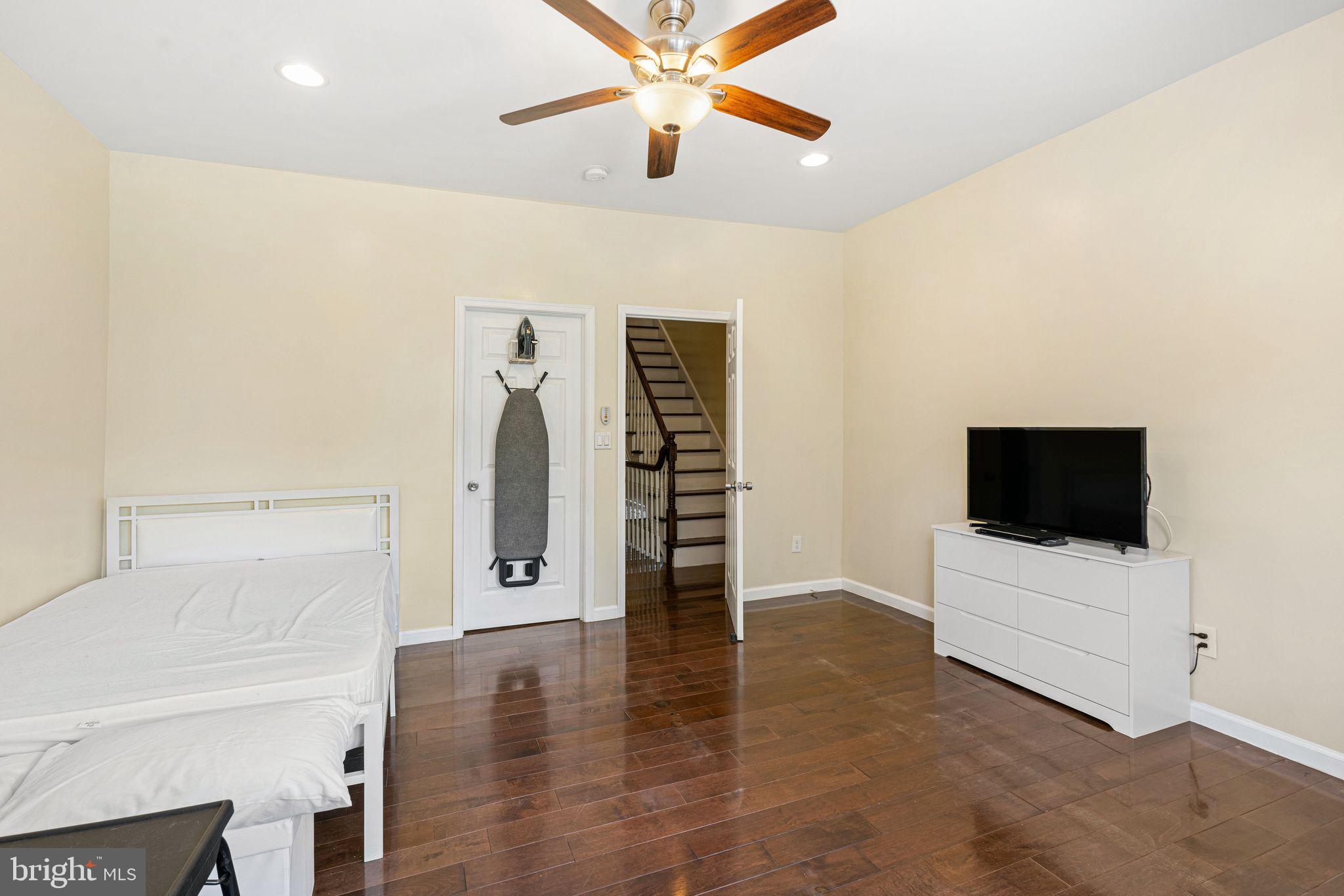 POINT BREEZE - Residential