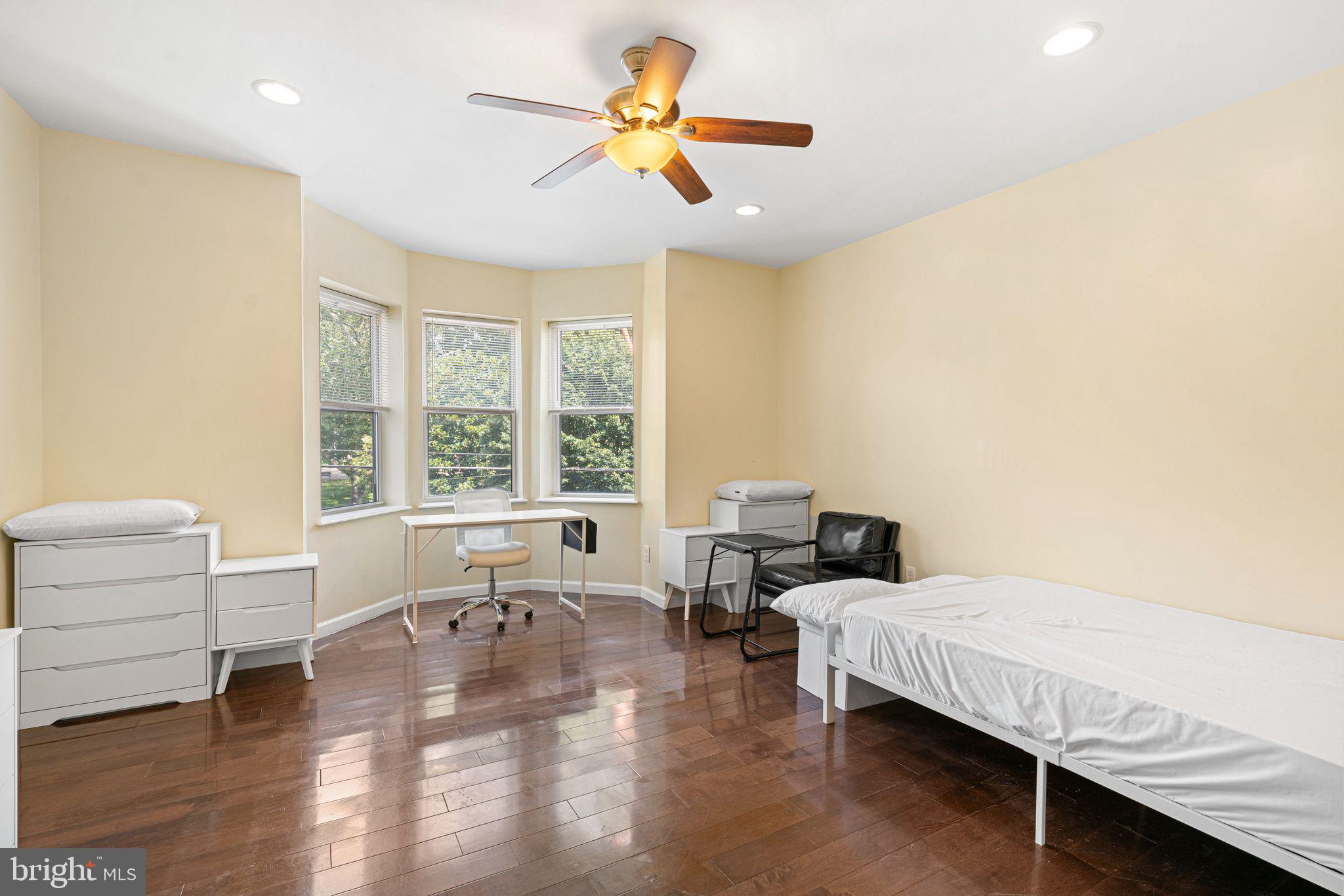 POINT BREEZE - Residential