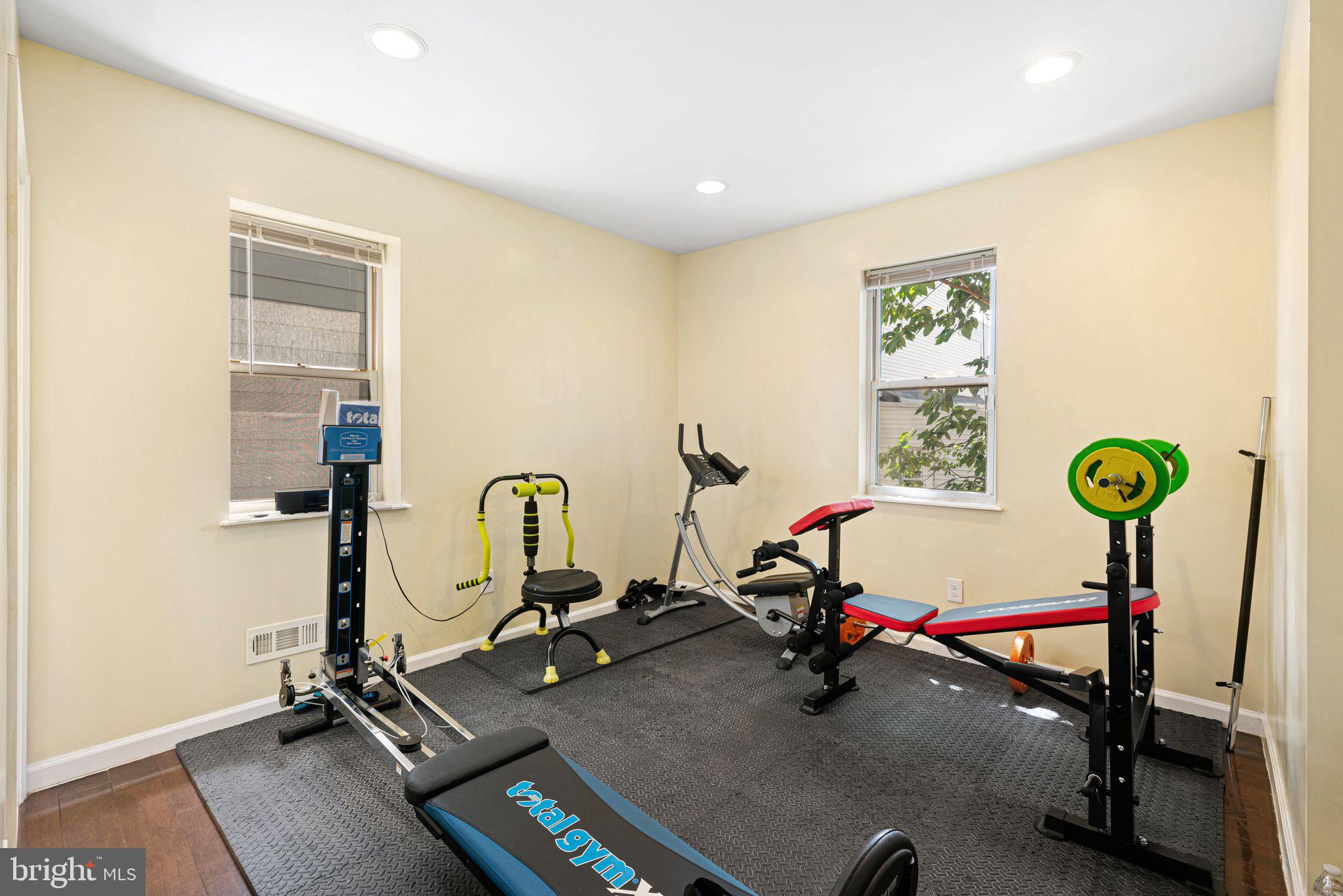 POINT BREEZE - Residential