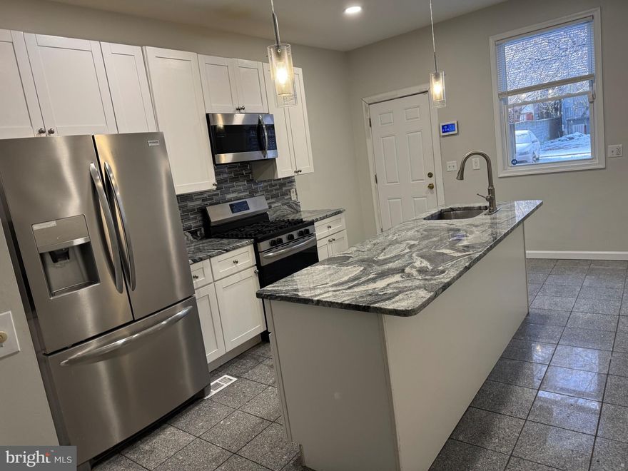 Welcome to this fully renovated townhouse in the heart of Baltimore City. Few blocks from John Hopkins Hospital, Restaurants, and many amenities.
Ready to move in.Minimum credit score 670. minimum monthly salary $8000