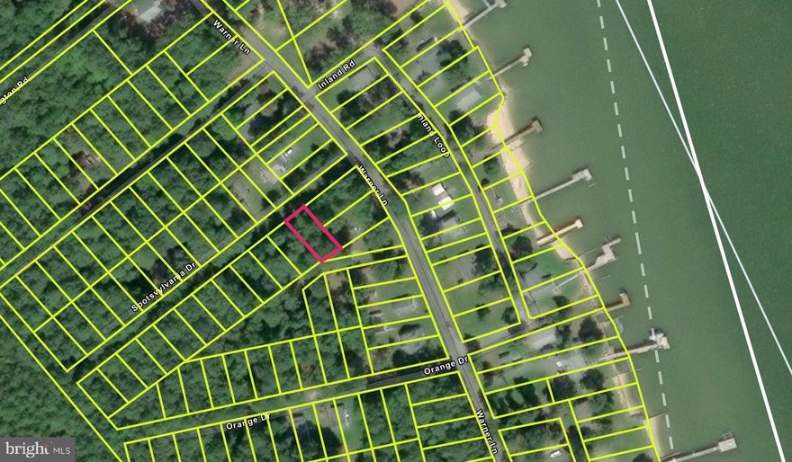 Wonderful .10 acre lot to build your vacation home or weekend getaway at Ragged Point Beach!  Just 4 Miles from Coles Point Marina, where you'll have access to campgrounds,  bungalows, and boat storage. Just 2 blocks from the beach!