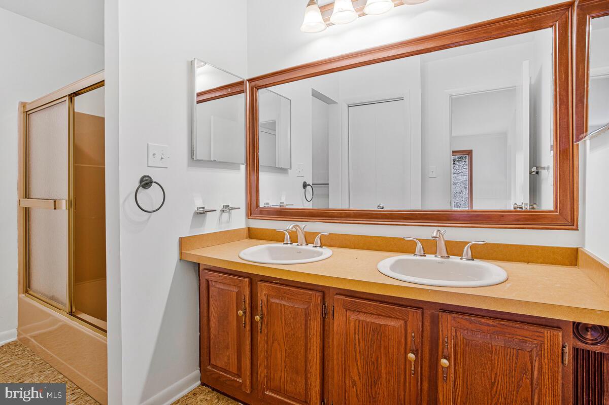 HOBBITS GLEN - Residential