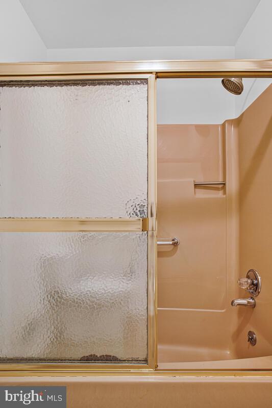 HOBBITS GLEN - Residential