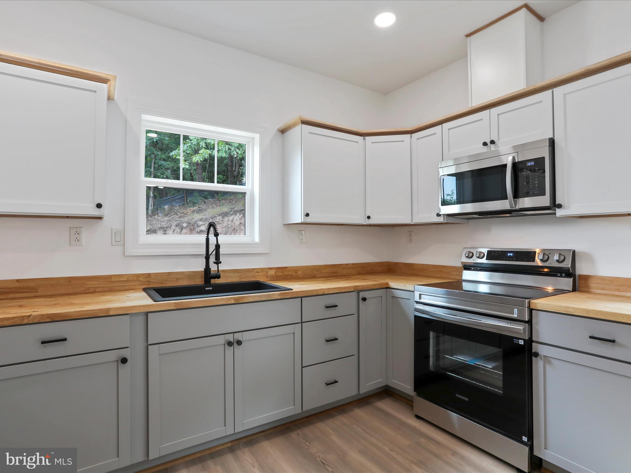 NINE EAST ESTATES - Residential