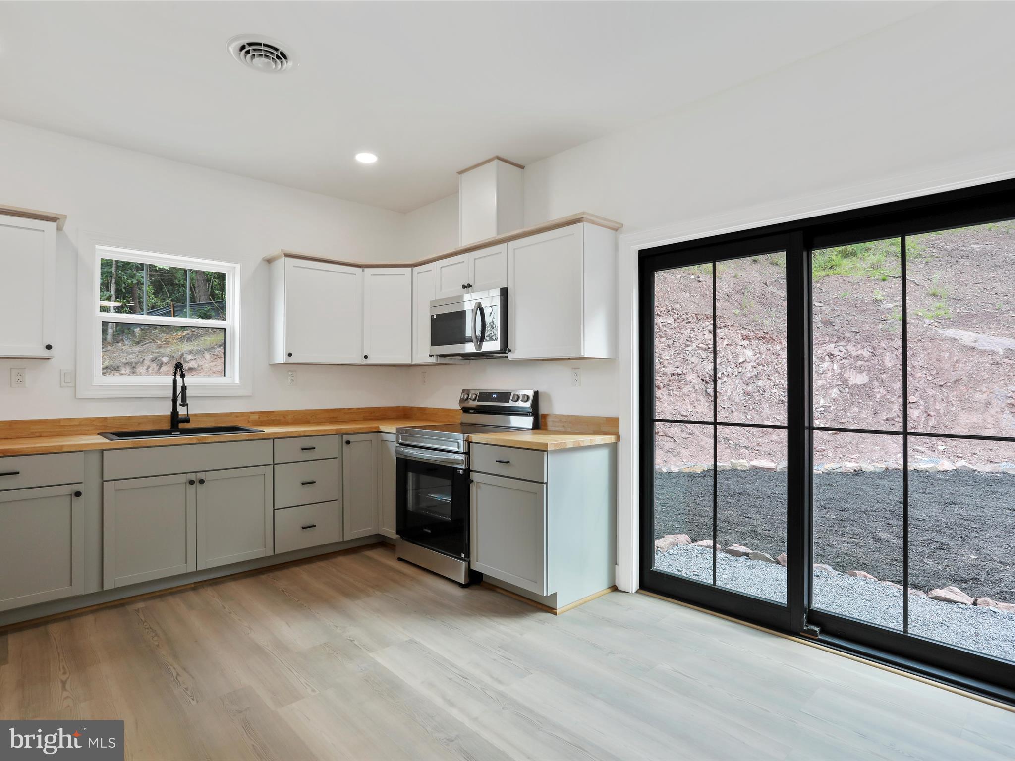 NINE EAST ESTATES - Residential