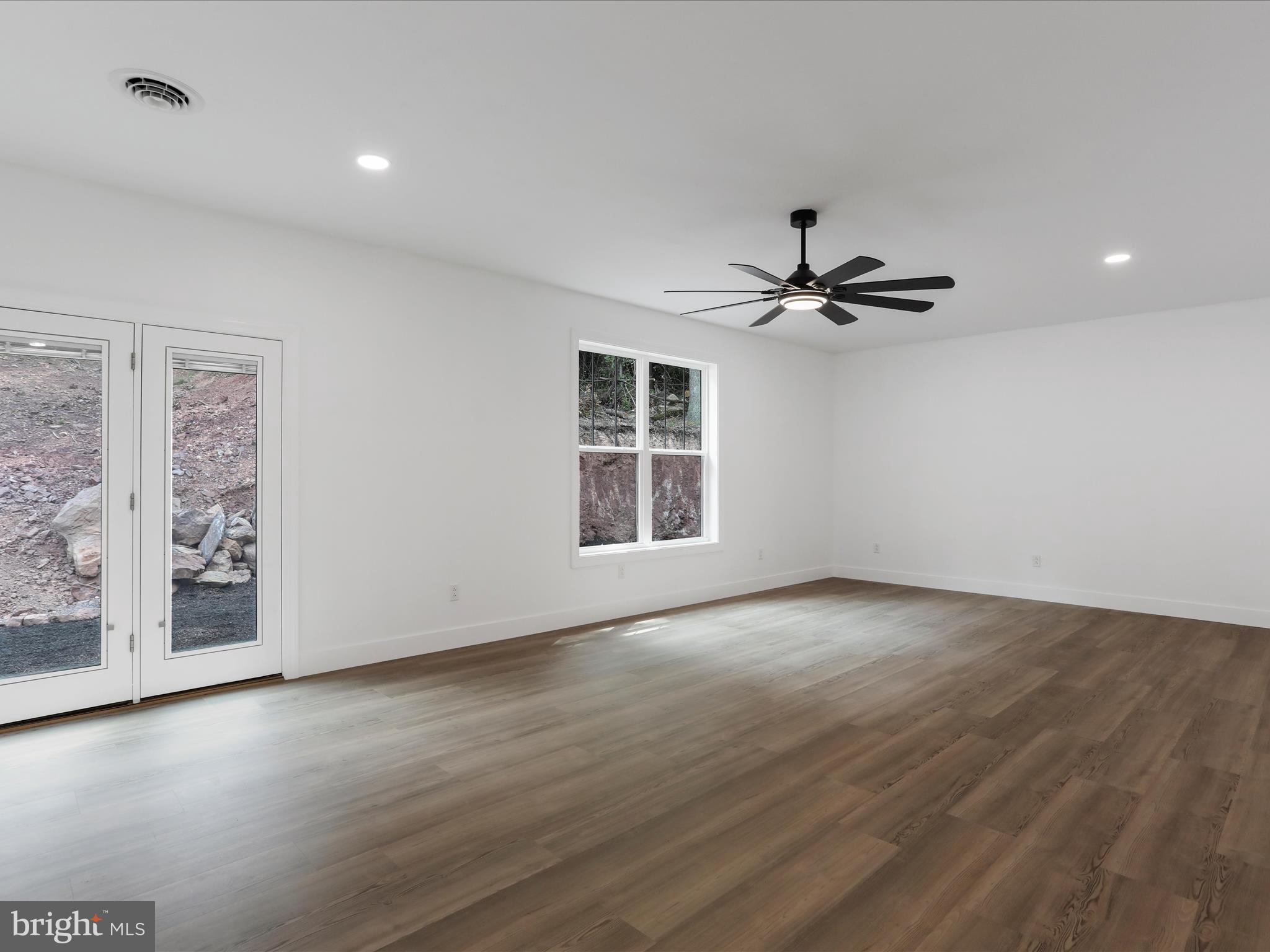 NINE EAST ESTATES - Residential