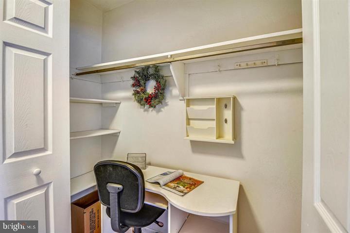 RIVER TOWERS - Residential Lease