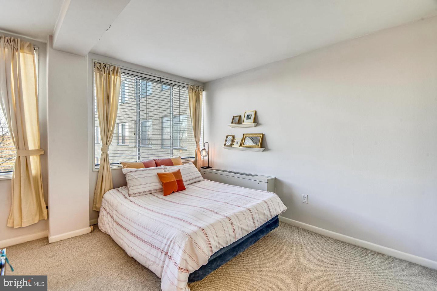 RIVER TOWERS - Residential Lease