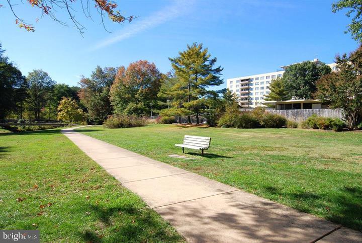 RIVER TOWERS - Residential Lease