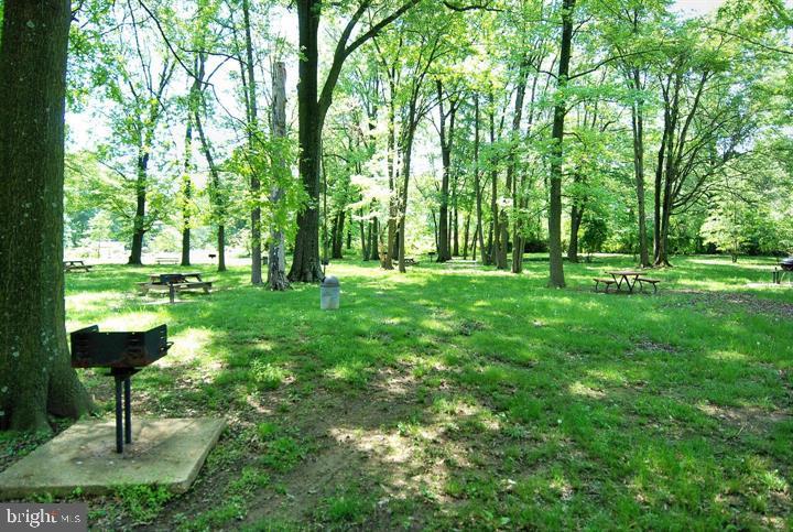 RIVER TOWERS - Residential Lease