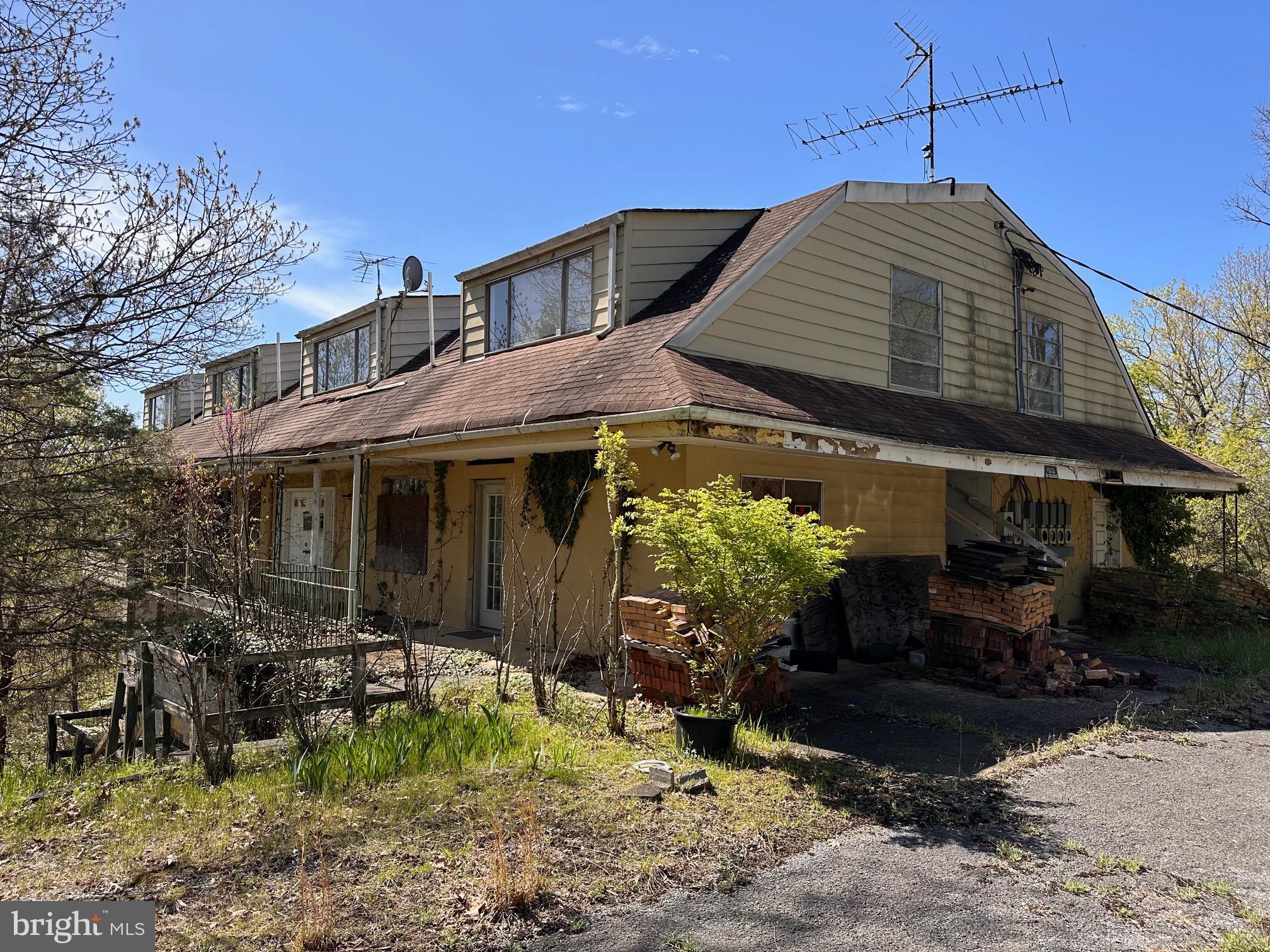 281 MISTY LANE