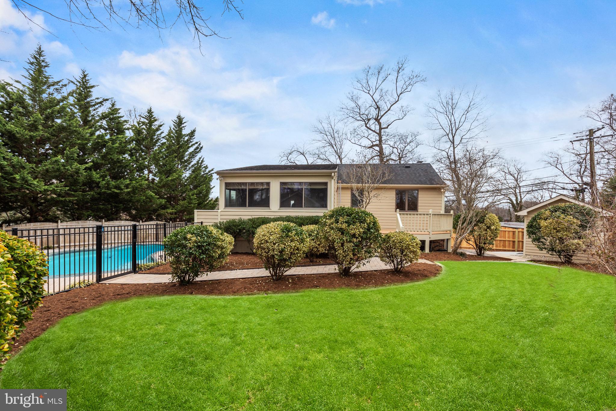 SOUTHDOWN SHORES - Residential