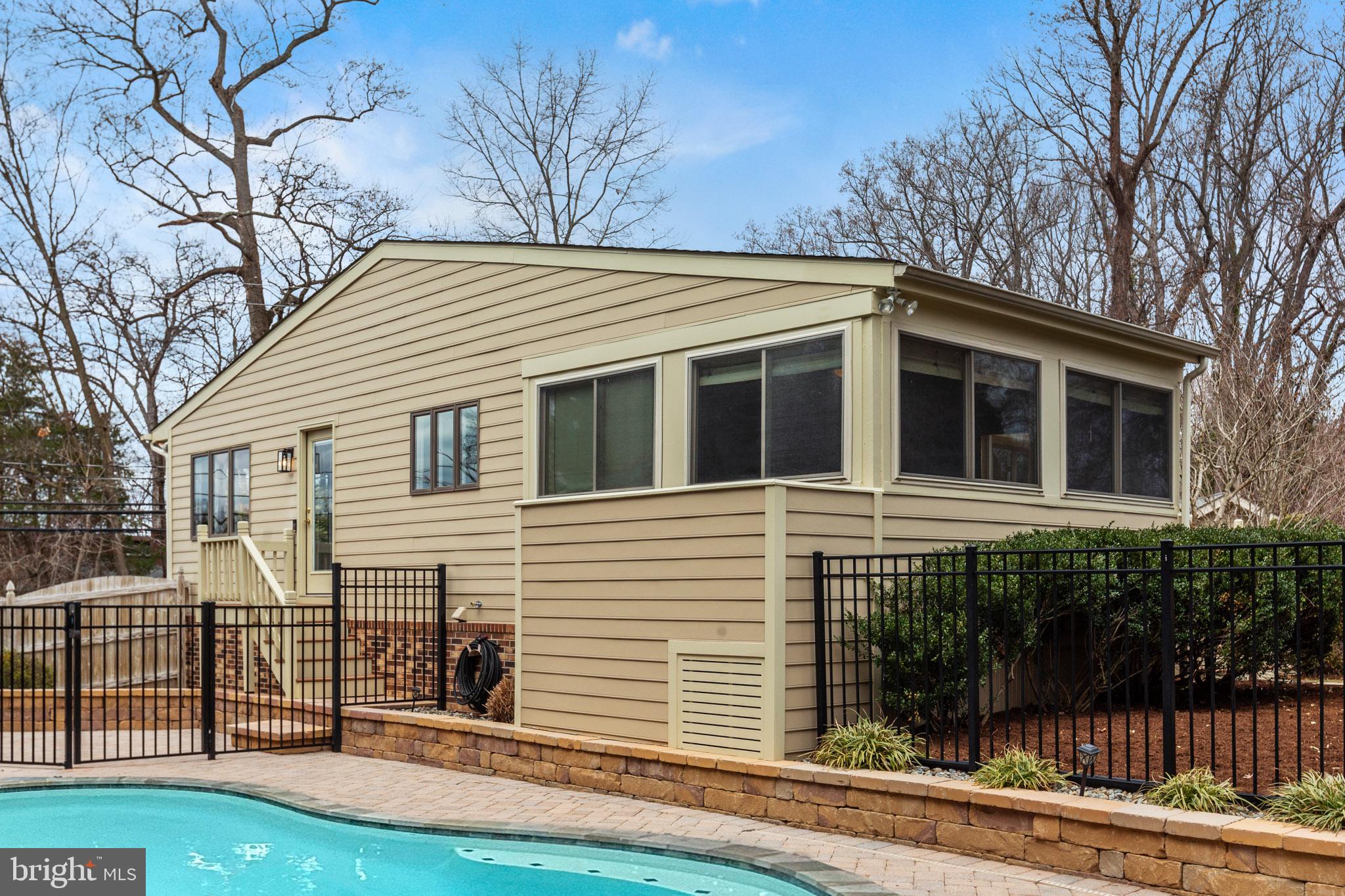 SOUTHDOWN SHORES - Residential