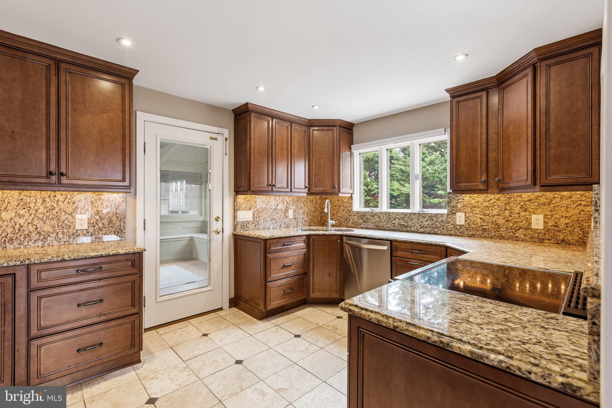 SOUTHDOWN SHORES - Residential