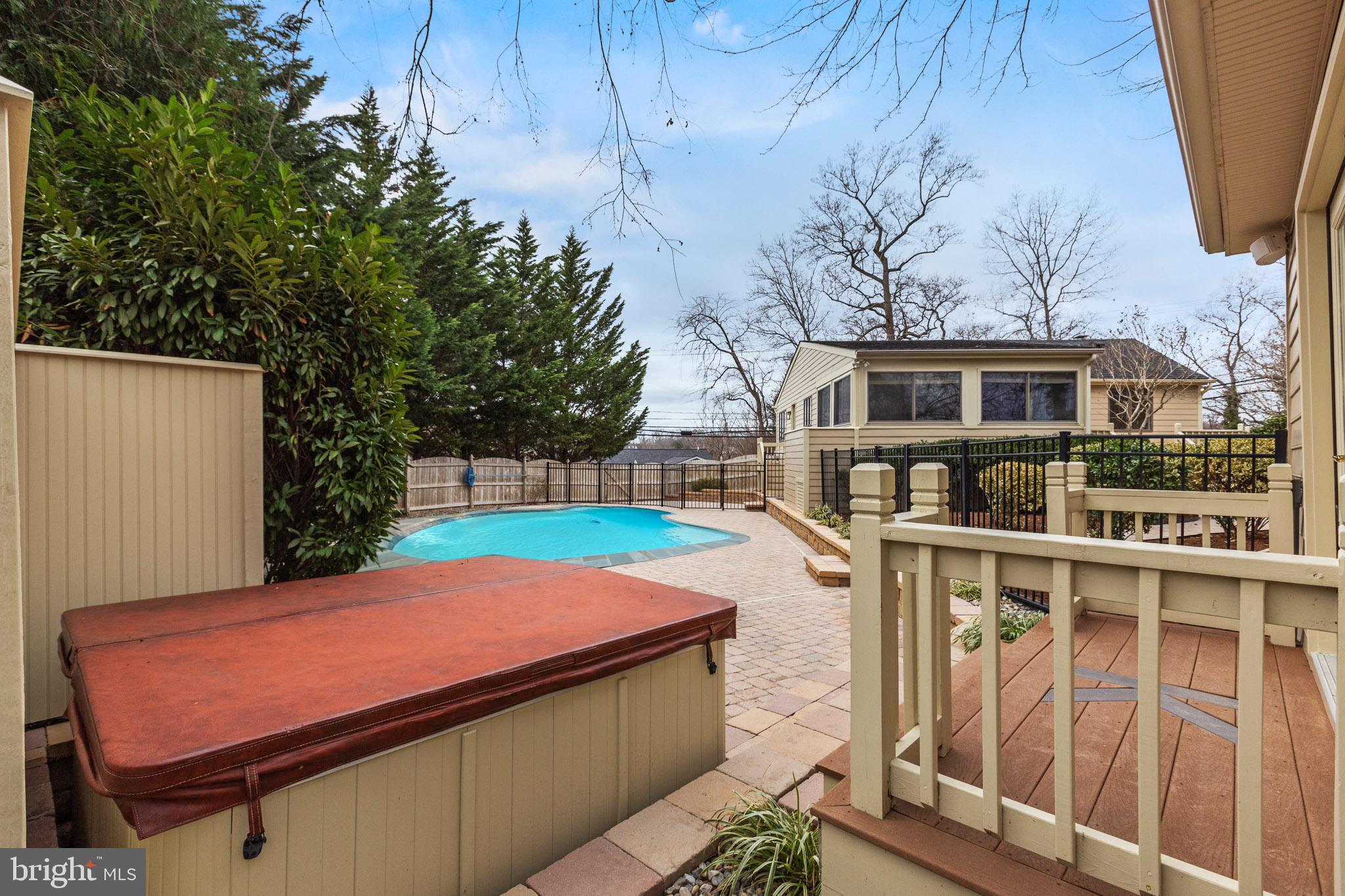 SOUTHDOWN SHORES - Residential