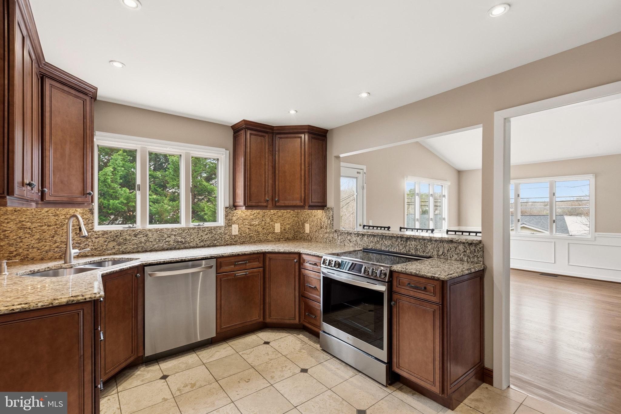 SOUTHDOWN SHORES - Residential