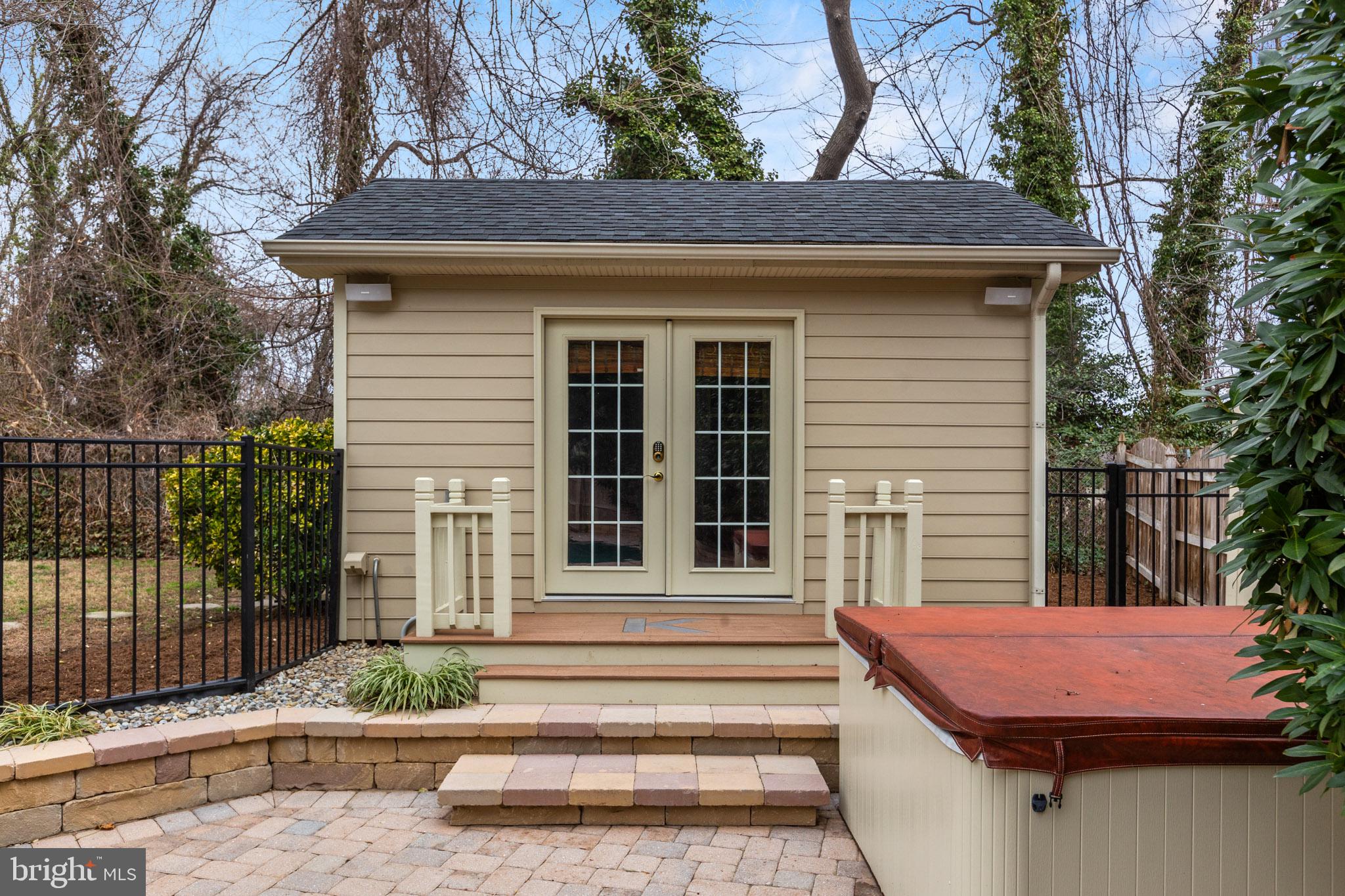 SOUTHDOWN SHORES - Residential