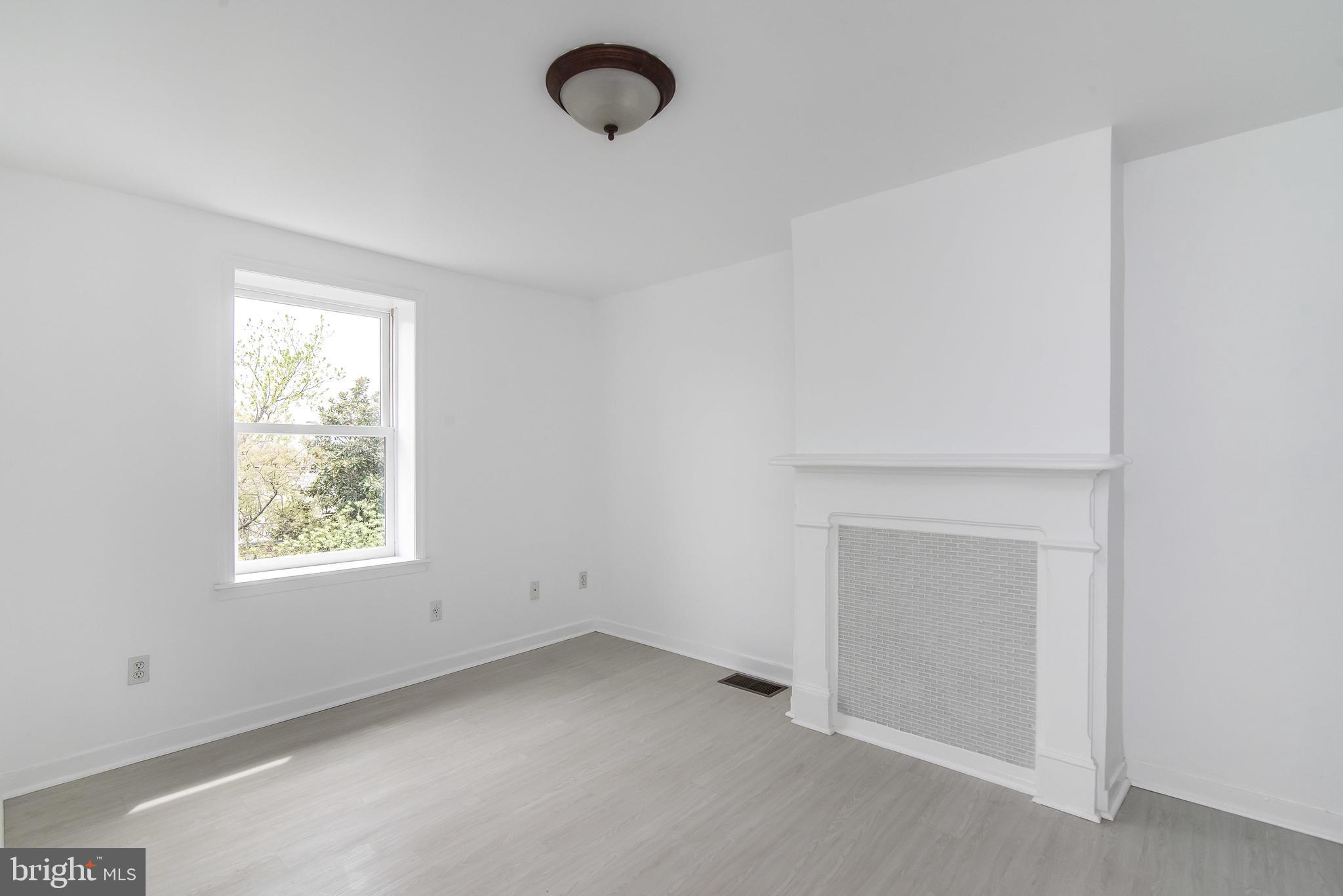 UNION SQUARE - Residential Lease