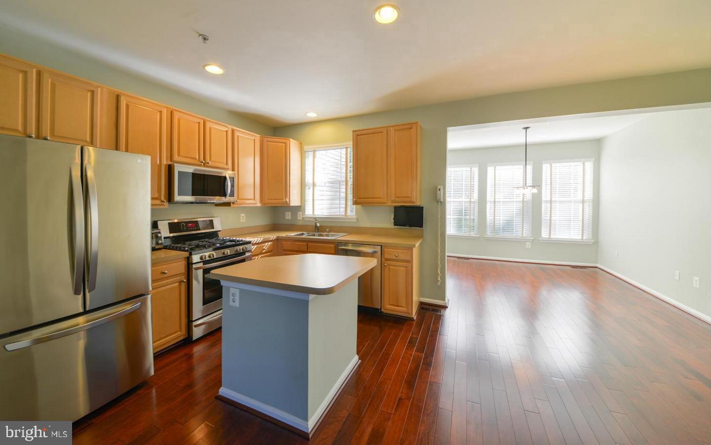 COLLEGE PARKWAY PLACE - Residential