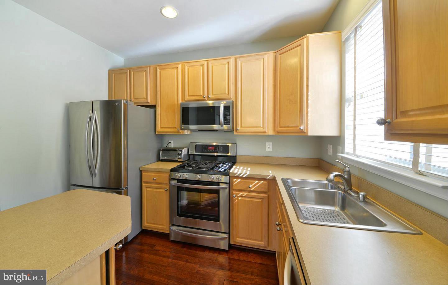 COLLEGE PARKWAY PLACE - Residential