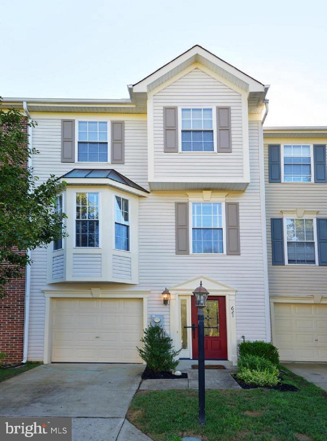 COLLEGE PARKWAY PLACE - Residential