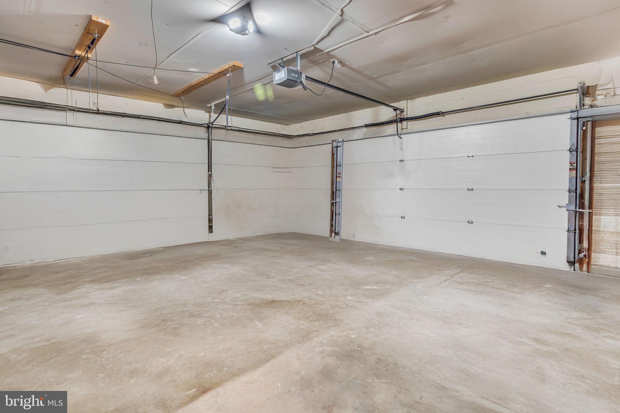 BLUFFS OF WOLF TRAP - Residential