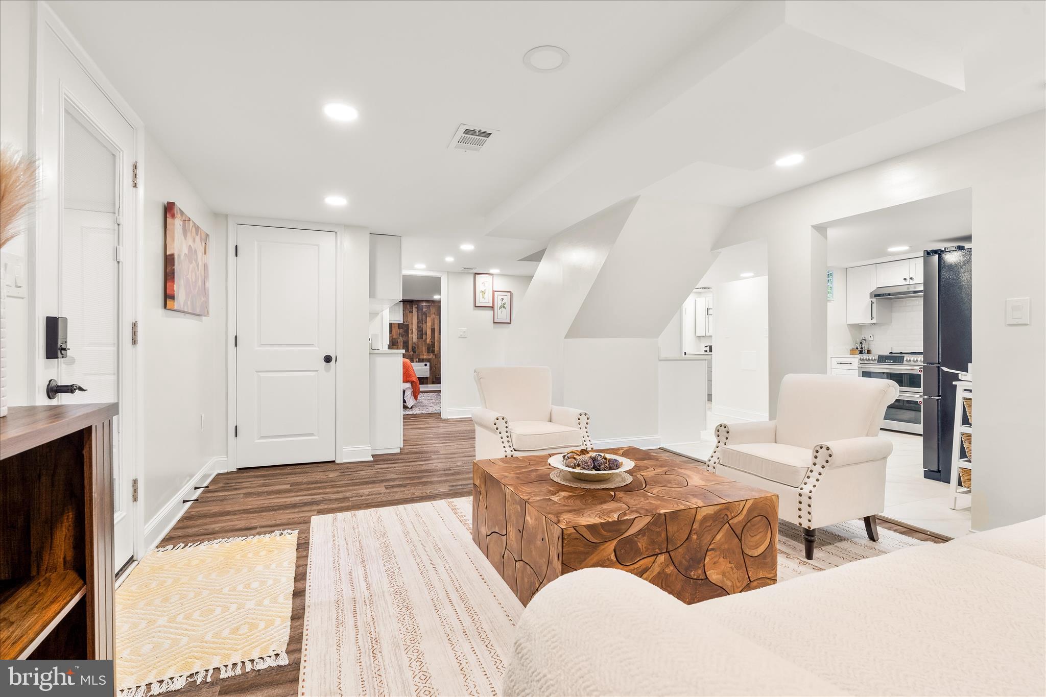 DARNESTOWN OUTSIDE - Residential