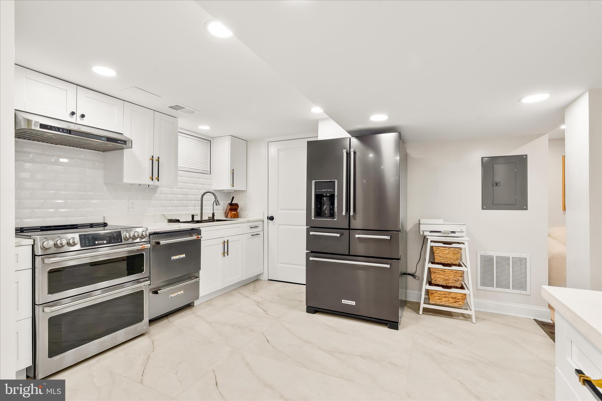 DARNESTOWN OUTSIDE - Residential