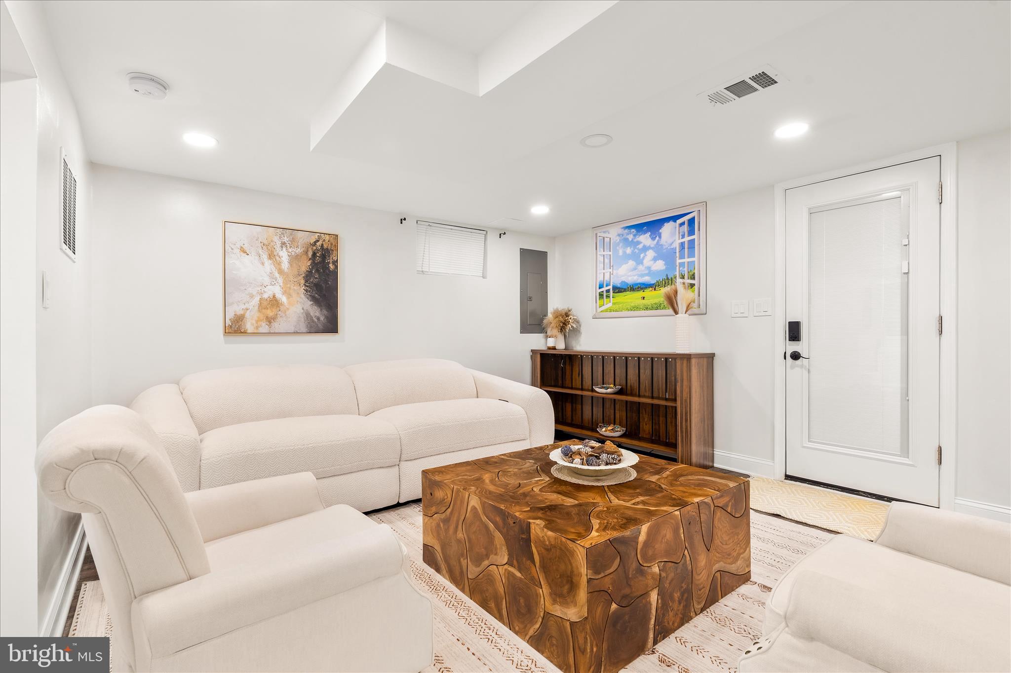 DARNESTOWN OUTSIDE - Residential